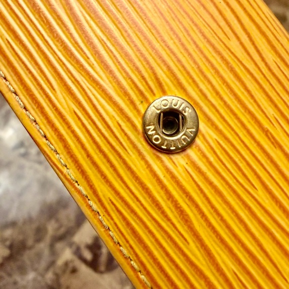 ⭐️⭐️Louis Vuitton Yellow Epi Leather 6-Ring Key-holder Wallet - Picture 15 of 15